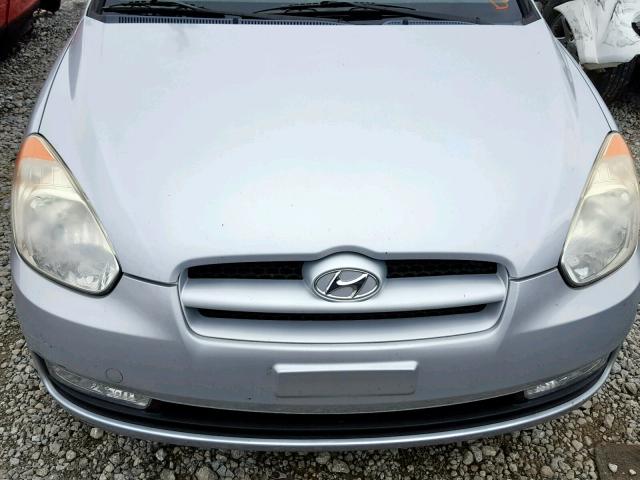 KMHCN36C89U139263 - 2009 HYUNDAI ACCENT SE SILVER photo 7