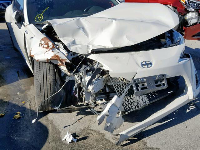 JF1ZNAA11F8701555 - 2015 TOYOTA SCION FR-S WHITE photo 9