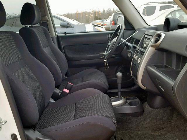 JTLKT324550188110 - 2005 TOYOTA SCION XB Ақ фото 5