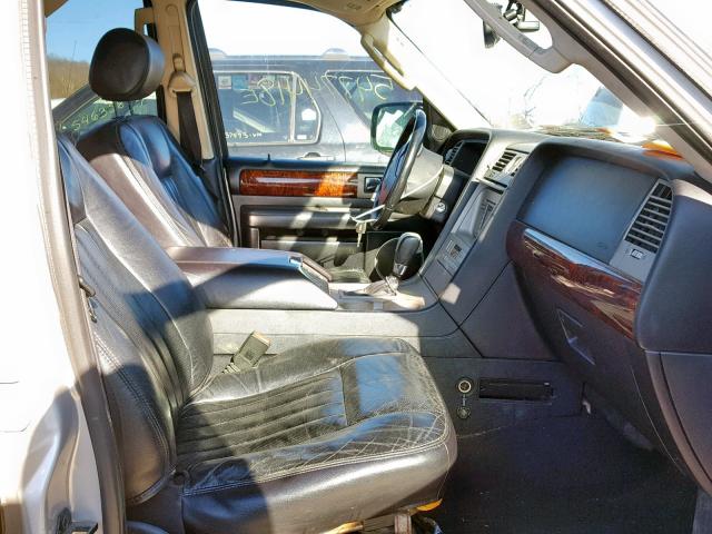 5LMFU28R63LJ45309 - 2003 LINCOLN NAVIGATOR 银色 照片 5