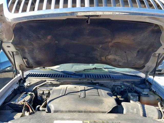 5LMFU28R63LJ45309 - 2003 LINCOLN NAVIGATOR 银色 照片 7