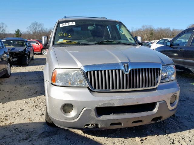 5LMFU28R63LJ45309 - 2003 LINCOLN NAVIGATOR 银色 照片 9