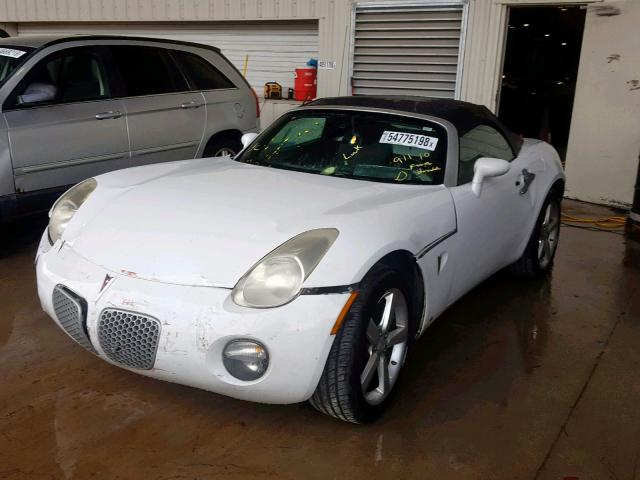 1G2MB35B49Y107207 - 2009 PONTIAC SOLSTICE WHITE photo 2