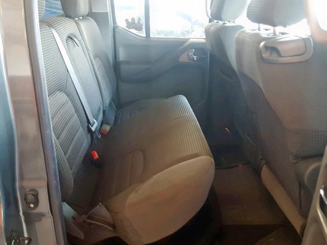 1N6AD07U86C454471 - 2006 NISSAN FRONTIER C GRAY photo 6