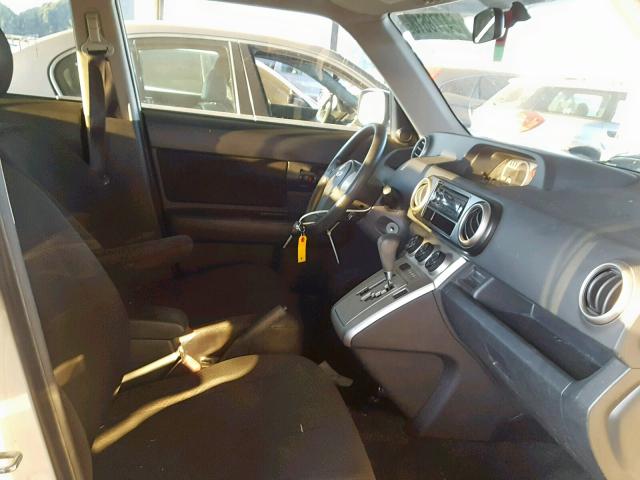 JTLKE50E081002621 - 2008 TOYOTA SCION XB WHITE photo 5