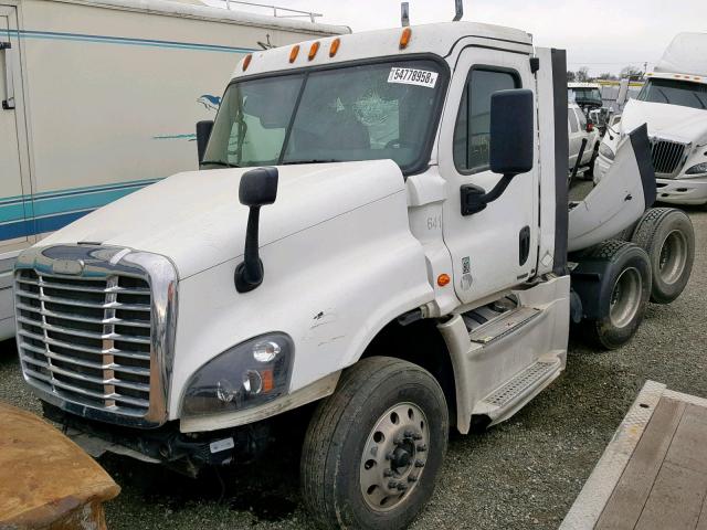 3AKJGED51FSGK8384 - 2015 FREIGHTLINER CASCADIA 1 WHITE photo 2