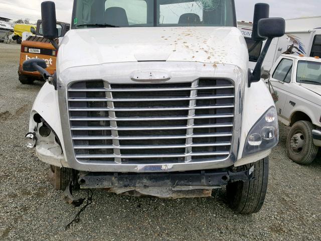 3AKJGED51FSGK8384 - 2015 FREIGHTLINER CASCADIA 1 WHITE photo 7