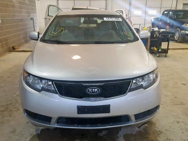 KNAFU4A23A5096021 - 2010 KIA FORTE EX GRAY photo 9