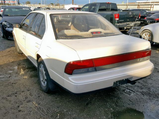 JN1HJ01F7RT234170 - 1994 NISSAN MAXIMA GXE WHITE photo 3