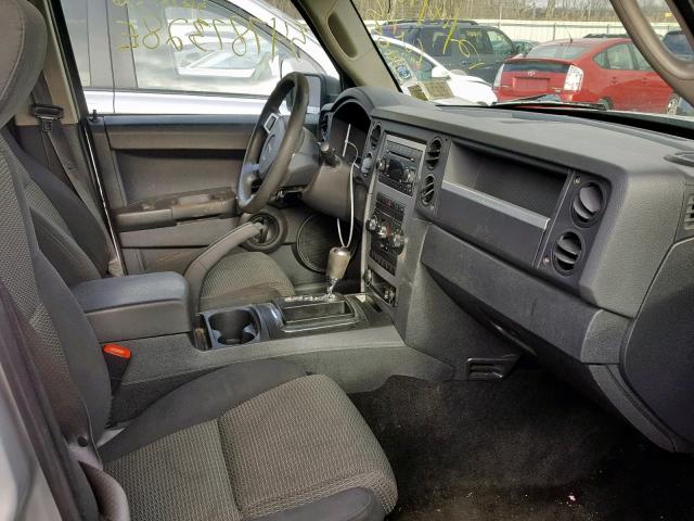 1J8HG48K88C166734 - 2008 JEEP COMMANDER GRAY photo 5