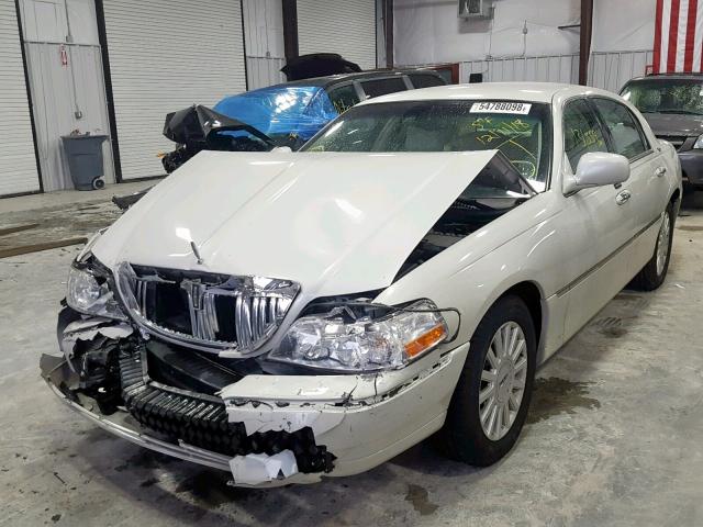 1LNHM82W75Y609940 - 2005 LINCOLN TOWN CAR S WHITE photo 2