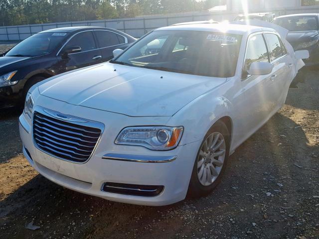 2C3CCAAG2DH508322 - 2013 CHRYSLER 300 WHITE photo 2