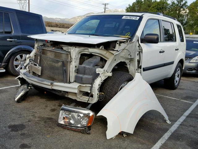 5FNYF3H2XAB010787 - 2010 HONDA PILOT LX WHITE photo 2