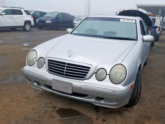 WDBJF65J6YB037477 - 2000 MERCEDES-BENZ E 320 SILVER photo 2