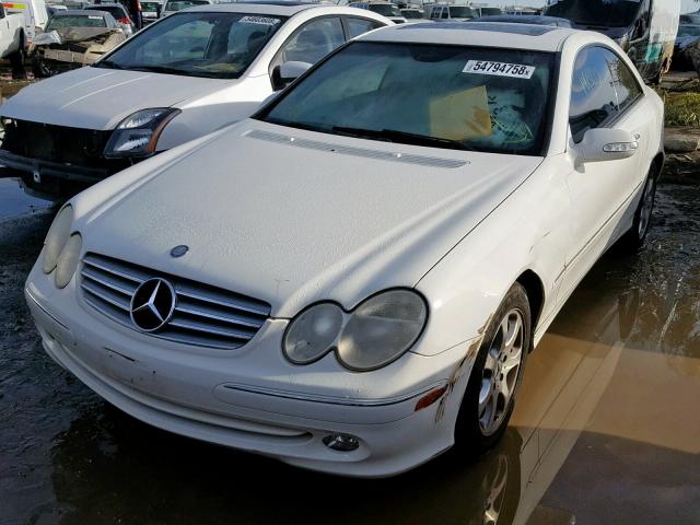 WDBTJ65J84F109080 - 2004 MERCEDES-BENZ CLK 320C WHITE photo 2