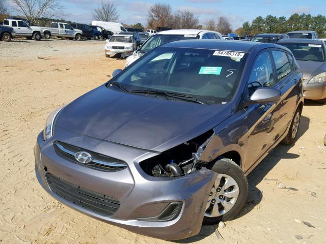 KMHCT5AE1HU335117 - 2017 HYUNDAI ACCENT SE GRAY photo 2