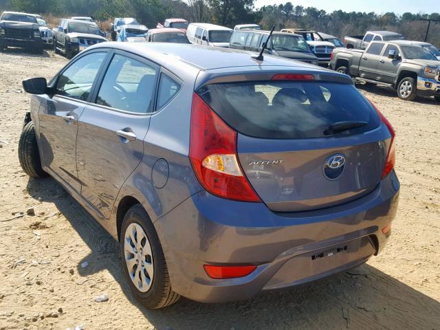 KMHCT5AE1HU335117 - 2017 HYUNDAI ACCENT SE GRAY photo 3