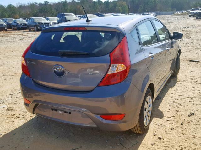 KMHCT5AE1HU335117 - 2017 HYUNDAI ACCENT SE GRAY photo 4