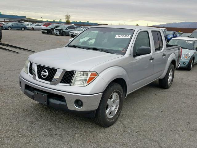 1N6AD07U46C476659 - 2006 NISSAN FRONTIER C SILVER photo 2