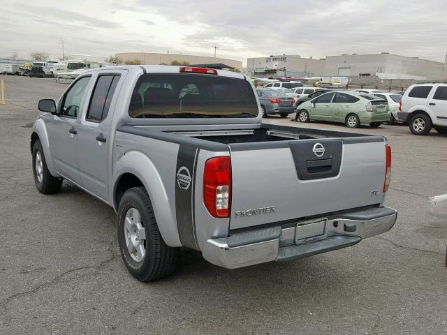 1N6AD07U46C476659 - 2006 NISSAN FRONTIER C SILVER photo 3