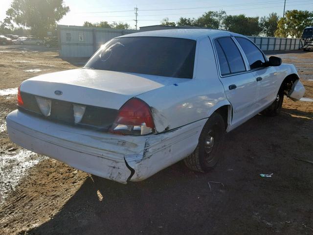 2FAFP71W52X132179 - 2002 FORD CROWN VICT WHITE photo 4