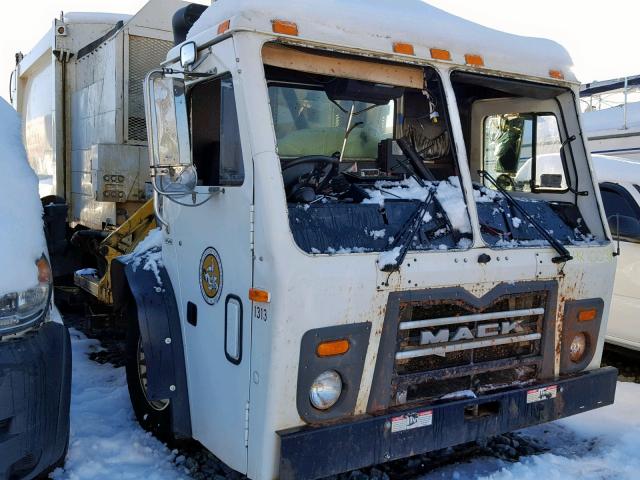 1M2AU02CXCM006946 - 2012 MACK 600 LEU600 WHITE photo 1