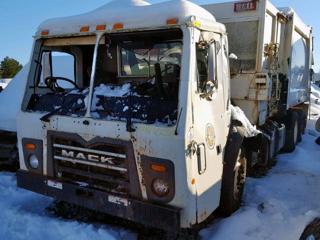 1M2AU02CXCM006946 - 2012 MACK 600 LEU600 WHITE photo 2