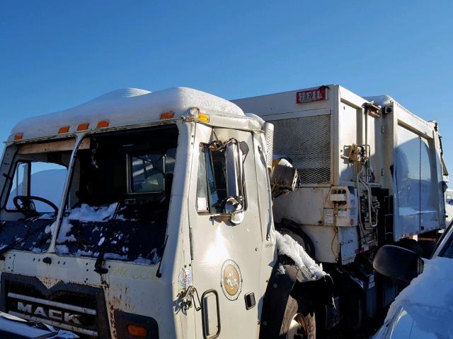 1M2AU02CXCM006946 - 2012 MACK 600 LEU600 WHITE photo 9