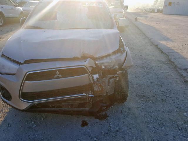 4A4AP3AU7FE035772 - 2015 MITSUBISHI OUTLANDER SILVER photo 9