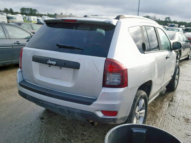 1C4NJCBBXED567125 - 2014 JEEP COMPASS SP 银色 照片 4