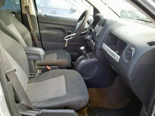 1C4NJCBBXED567125 - 2014 JEEP COMPASS SP 银色 照片 5