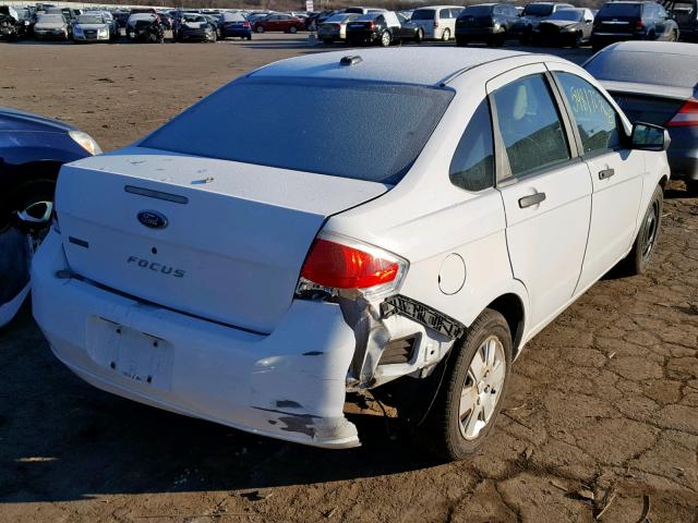 1FAHP34NX8W132882 - 2008 FORD FOCUS S/SE WHITE photo 4