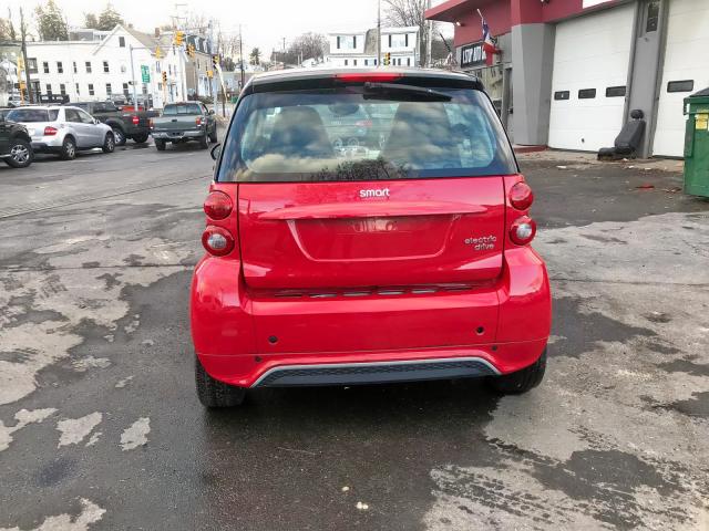 WMEEJ9AAXDK726247 - 2013 SMART FORTWO ELE RED photo 4