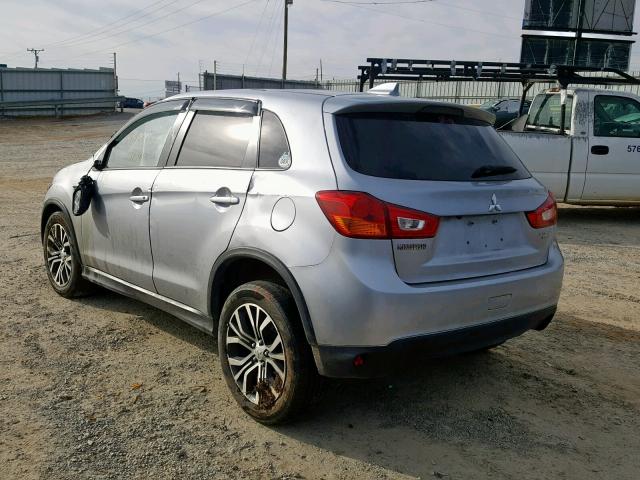 JA4AP3AU0HZ014565 - 2017 MITSUBISHI OUTLANDER SILVER photo 3