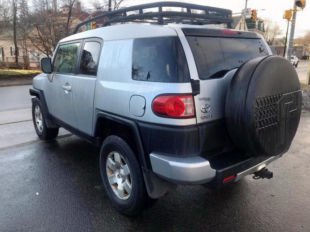 JTEBU11F770070803 - 2007 TOYOTA FJ CRUISER SILVER photo 4