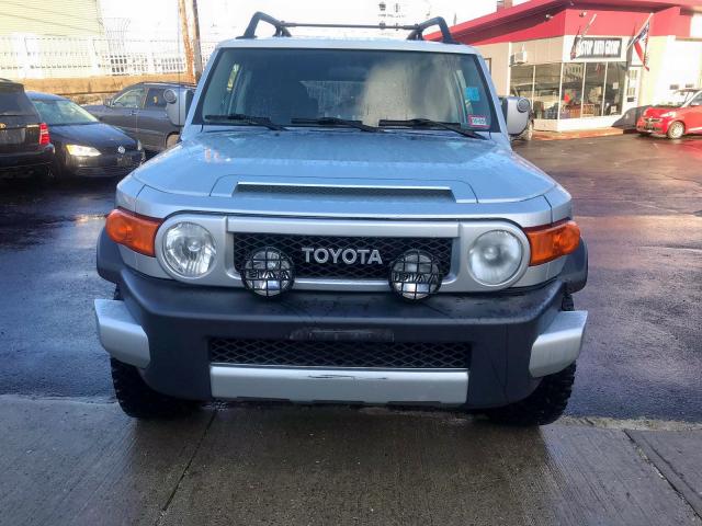 JTEBU11F970079342 - 2007 TOYOTA FJ CRUISER SILVER photo 2