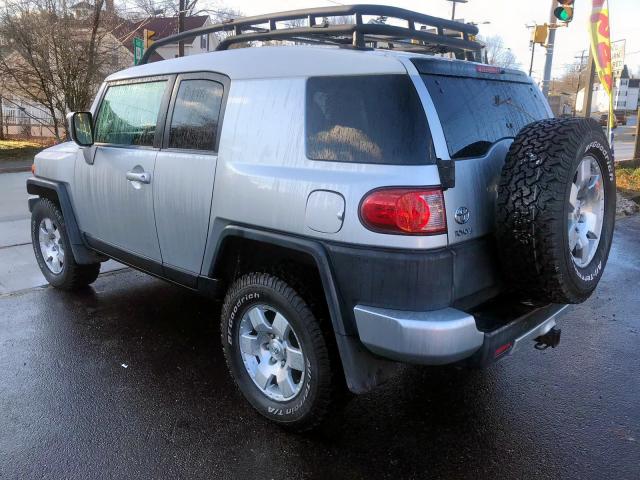 JTEBU11F970079342 - 2007 TOYOTA FJ CRUISER SILVER photo 4