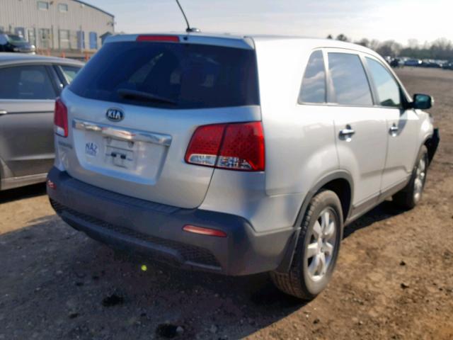 5XYKTCA1XBG168072 - 2011 KIA SORENTO BA SILVER photo 4