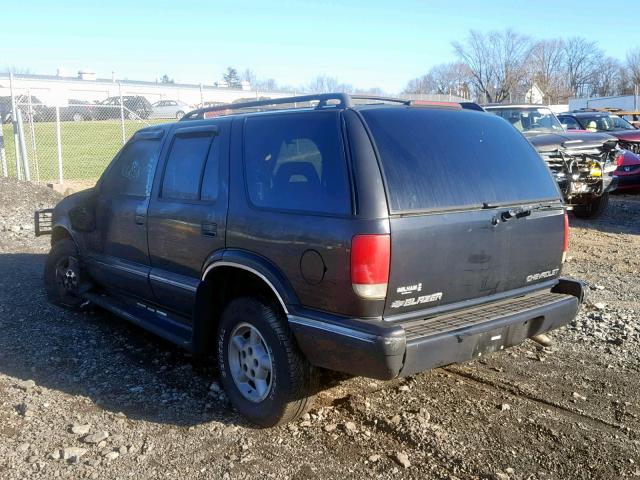 1GNDT13W8V2261698 - 1997 CHEVROLET BLAZER BLACK photo 3