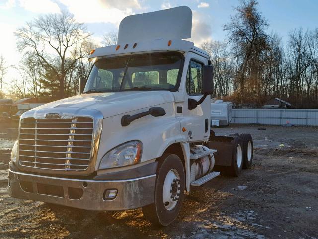 1FUJGEDV0CSBM1304 - 2012 FREIGHTLINER CASCADIA 1 WHITE photo 2