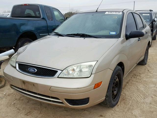 1FAFP34NX7W303734 - 2007 FORD FOCUS ZX4 BEIGE photo 2