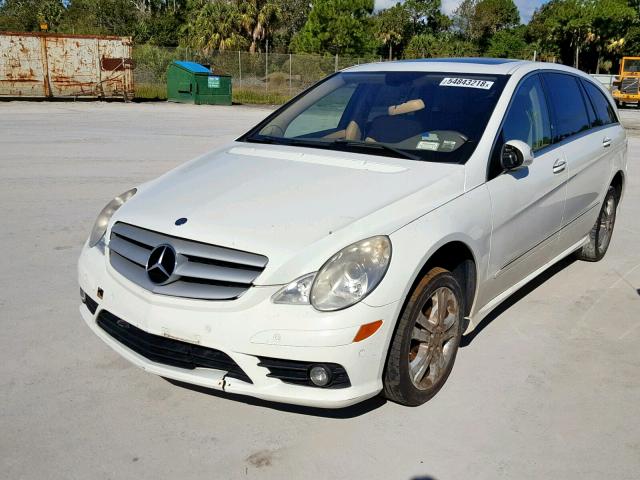 4JGCB56E68A067680 - 2008 MERCEDES-BENZ R 350 WHITE photo 2