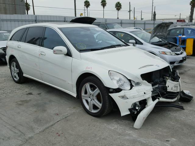 4JGCB6FEXAA111109 - 2010 MERCEDES-BENZ R 350 4MAT WHITE photo 1