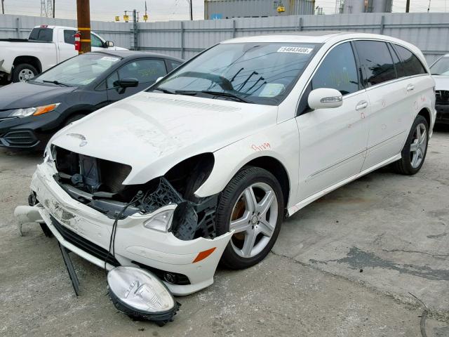 4JGCB6FEXAA111109 - 2010 MERCEDES-BENZ R 350 4MAT WHITE photo 2