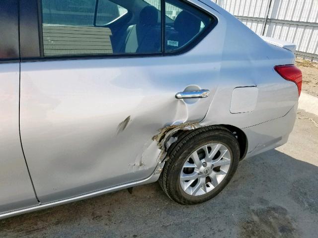 3N1CN7AP4JL806580 - 2018 NISSAN VERSA S SILVER photo 9