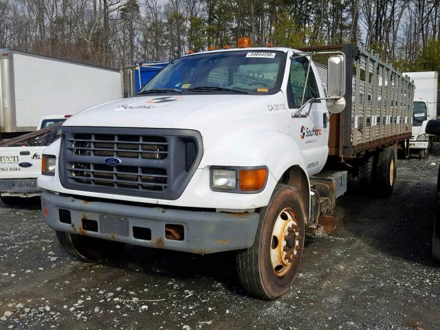 3FDNF65A1YMA25096 - 2000 FORD F650 SUPER WHITE photo 2