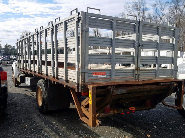 3FDNF65A1YMA25096 - 2000 FORD F650 SUPER WHITE photo 3