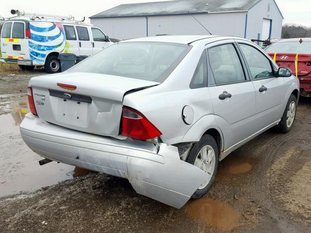 1FAFP34N37W213003 - 2007 FORD FOCUS ZX4 SILVER photo 4