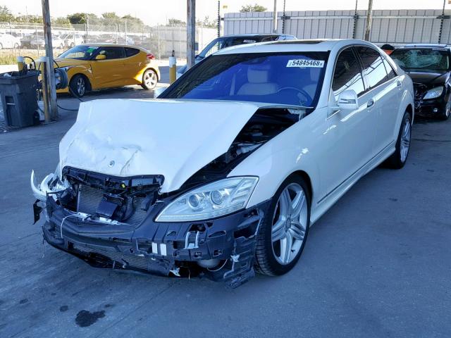 WDDNG7DB0DA524325 - 2013 MERCEDES-BENZ S 550 WHITE photo 2