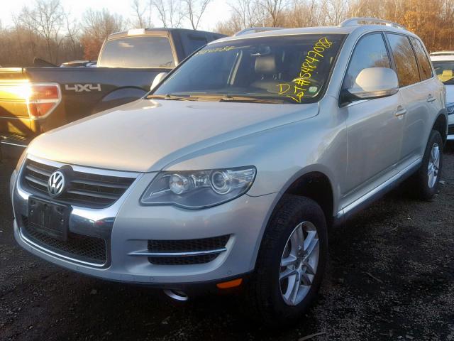 WVGBE77L18D035956 - 2008 VOLKSWAGEN TOUAREG 2 SILVER photo 2
